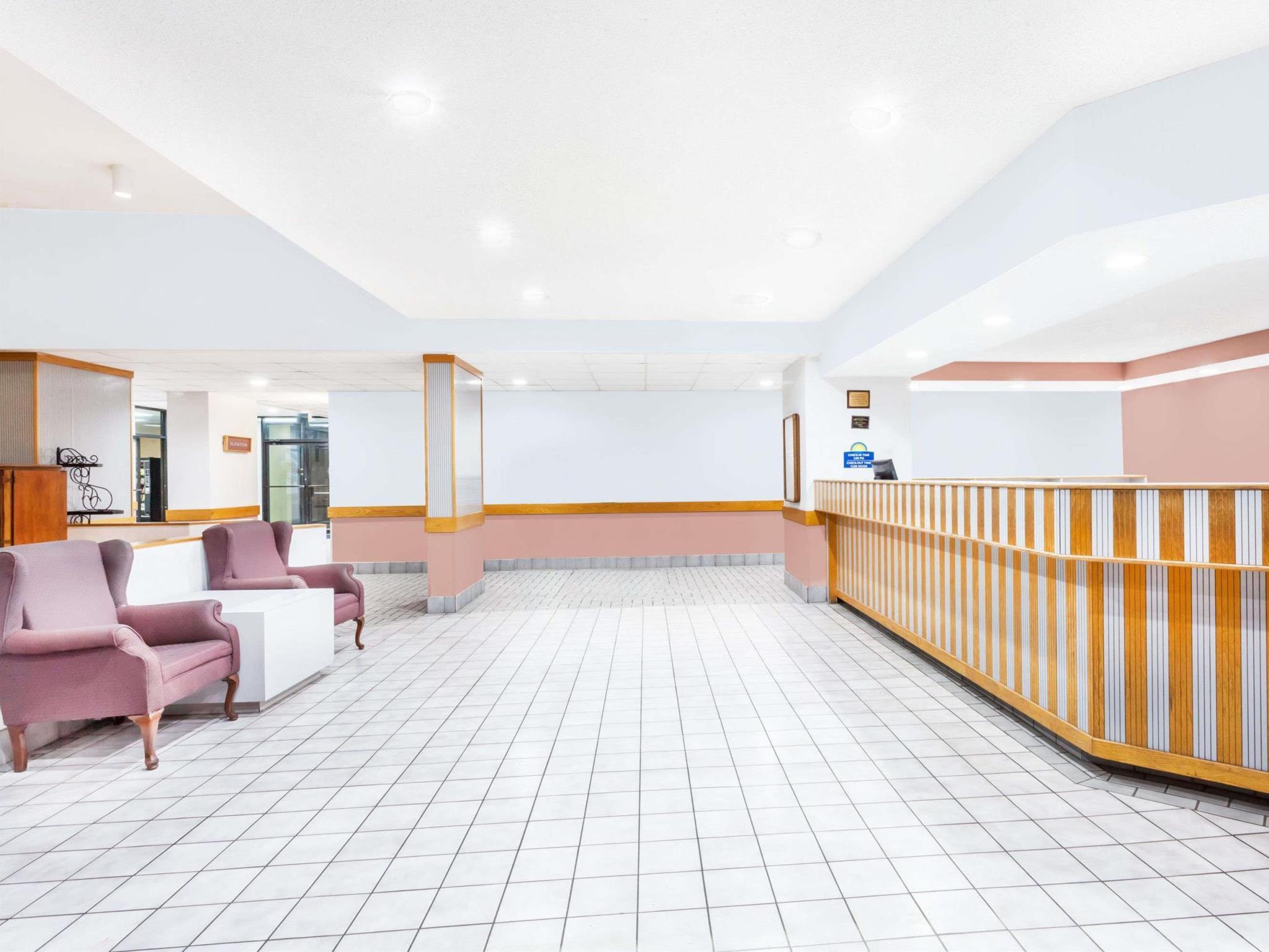 Days Inn & Suites By Wyndham Se Columbia Ft Jackson Екстер'єр фото