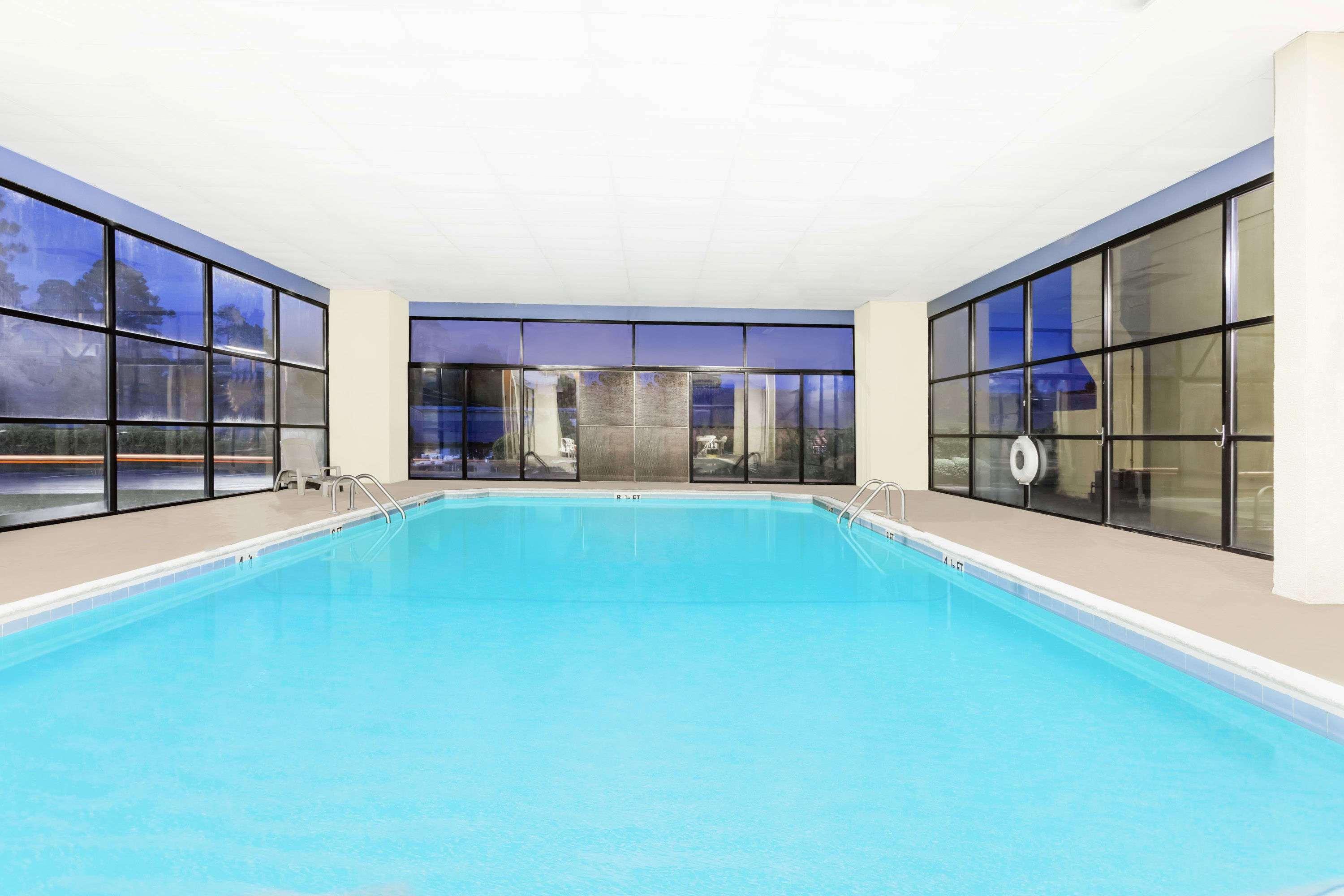 Days Inn & Suites By Wyndham Se Columbia Ft Jackson Екстер'єр фото