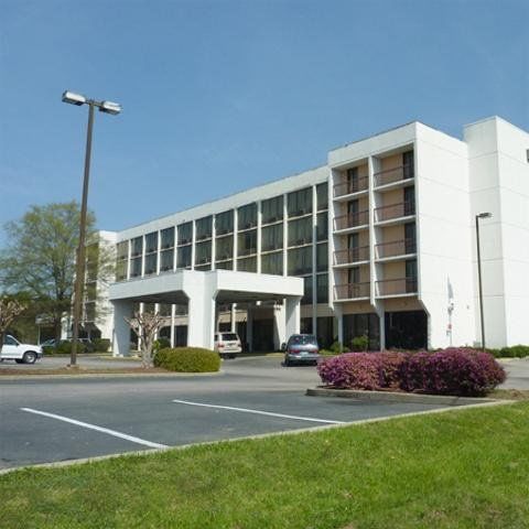 Days Inn & Suites By Wyndham Se Columbia Ft Jackson Екстер'єр фото